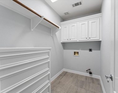 98 Victoria Drive W - Photo Thumbnail 33