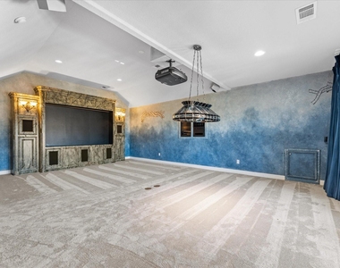 98 Victoria Drive W - Photo Thumbnail 34