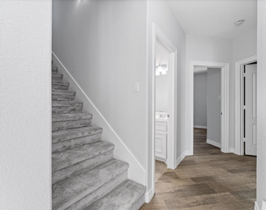98 Victoria Drive W - Photo Thumbnail 25