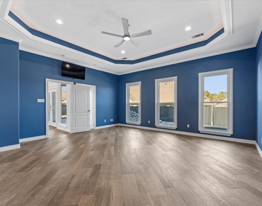 98 Victoria Drive W - Photo Thumbnail 21