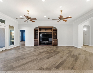 98 Victoria Drive W - Photo Thumbnail 18