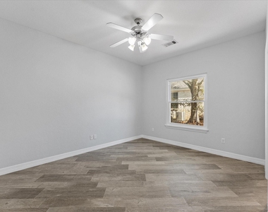 98 Victoria Drive W - Photo Thumbnail 28