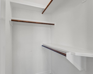 98 Victoria Drive W - Photo Thumbnail 32