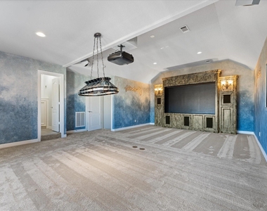98 Victoria Drive W - Photo Thumbnail 35