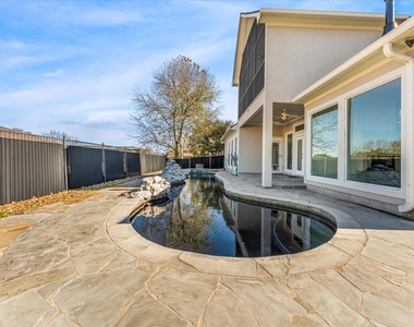 98 Victoria Drive W - Photo Thumbnail 40