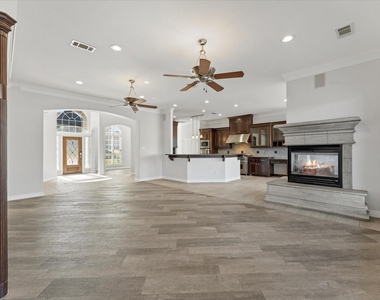 98 Victoria Drive W - Photo Thumbnail 17