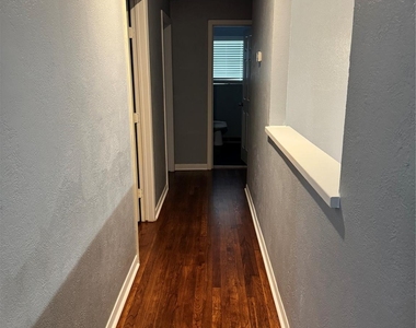 821 Cloverleaf Street - Photo Thumbnail 4
