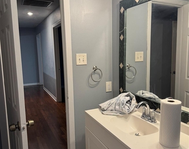 821 Cloverleaf Street - Photo Thumbnail 8