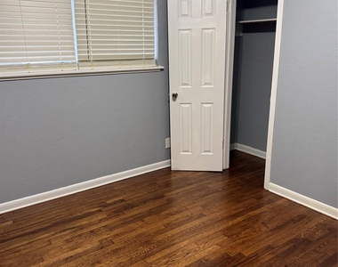 821 Cloverleaf Street - Photo Thumbnail 6