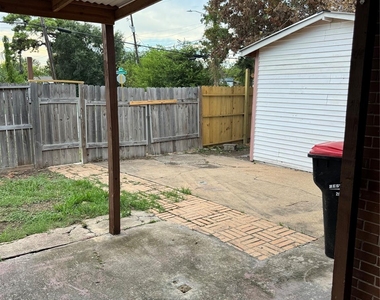 821 Cloverleaf Street - Photo Thumbnail 13