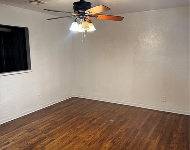 821 Cloverleaf Street - Photo Thumbnail 3