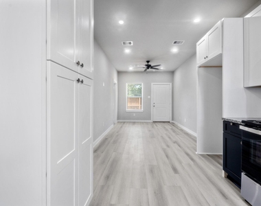 8153 Tate Street - Photo Thumbnail 4