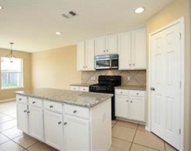 19115 Dawntreader Drive - Photo Thumbnail 7