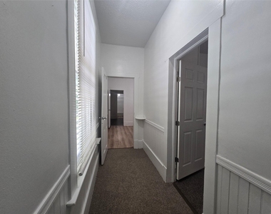 1404 38th Street - Photo Thumbnail 1