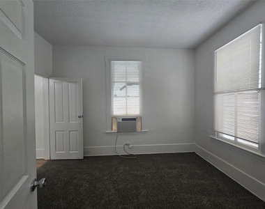 1404 38th Street - Photo Thumbnail 2