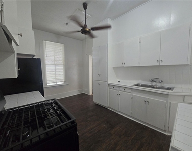 1404 38th Street - Photo Thumbnail 4