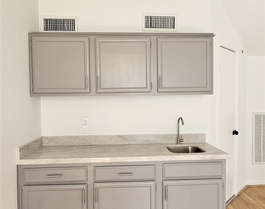8167 Sands Point Drive - Photo Thumbnail 8