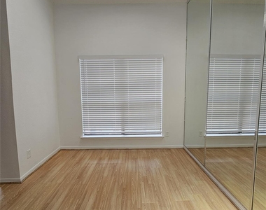 8167 Sands Point Drive - Photo Thumbnail 2