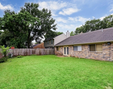 18163 Brooknoll Drive - Photo Thumbnail 11