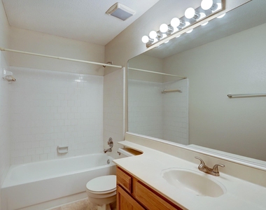18163 Brooknoll Drive - Photo Thumbnail 10