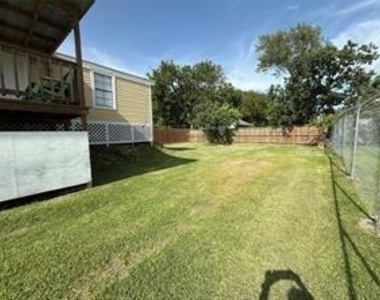 811 6th Street N - Photo Thumbnail 16