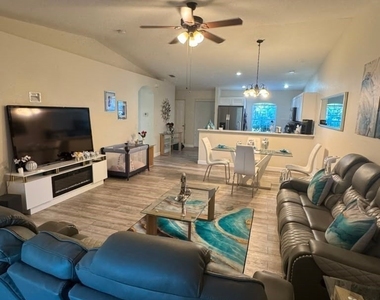 2034 Ne 6th Street - Photo Thumbnail 4
