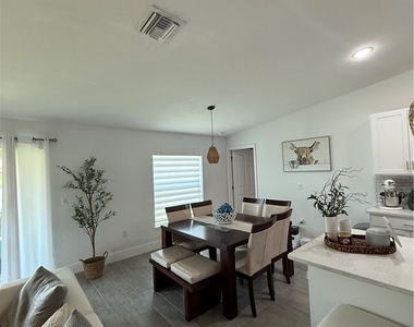 3605 11th Street Sw - Photo Thumbnail 2