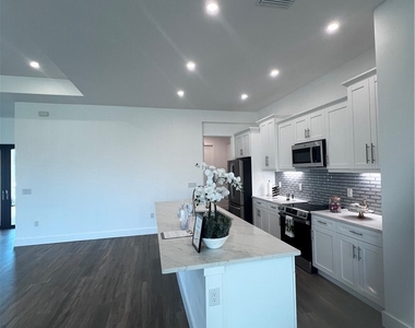 2803 44th Street Sw - Photo Thumbnail 7
