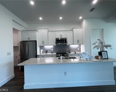 2803 44th Street Sw - Photo Thumbnail 8