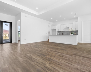 2803 44th Street Sw - Photo Thumbnail 32