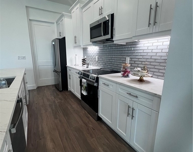 2803 44th Street Sw - Photo Thumbnail 4