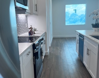 2803 44th Street Sw - Photo Thumbnail 5