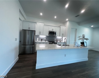 2803 44th Street Sw - Photo Thumbnail 11