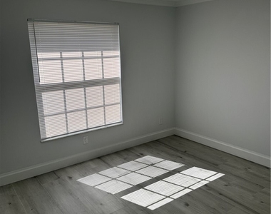 6300 S Pointe Boulevard - Photo Thumbnail 8