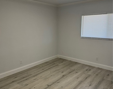 6300 S Pointe Boulevard - Photo Thumbnail 7