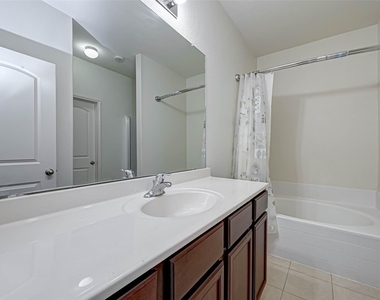 1306 Diamond Drape Drive - Photo Thumbnail 16