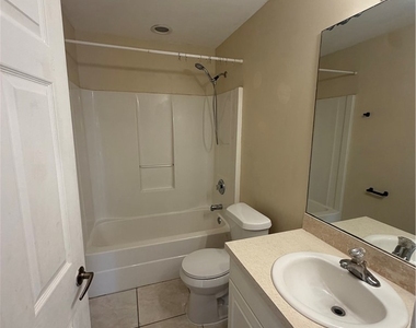 409 Candlewick Circle E - Photo Thumbnail 7