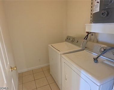 1107 S Loop Boulevard - Photo Thumbnail 9