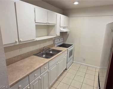 1107 S Loop Boulevard - Photo Thumbnail 4