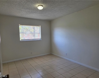 1107 S Loop Boulevard - Photo Thumbnail 10