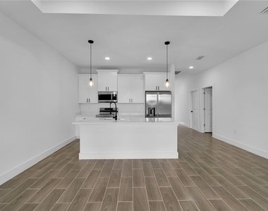 330 Gordon Avenue S - Photo Thumbnail 2