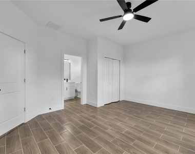 330 Gordon Avenue S - Photo Thumbnail 17