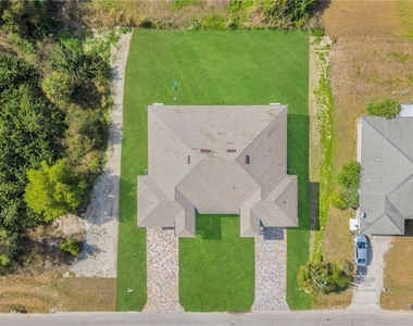 330 Gordon Avenue S - Photo Thumbnail 30