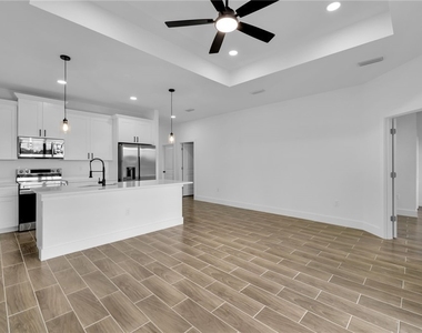330 Gordon Avenue S - Photo Thumbnail 5