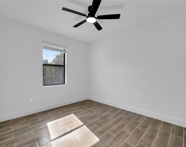 330 Gordon Avenue S - Photo Thumbnail 14
