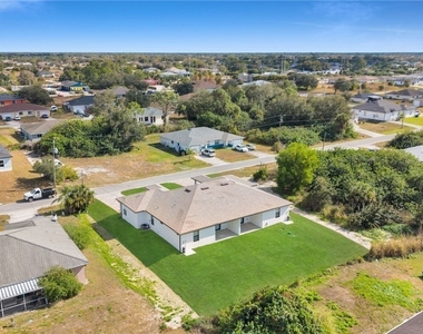 330 Gordon Avenue S - Photo Thumbnail 33