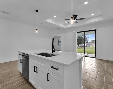 330 Gordon Avenue S - Photo Thumbnail 6