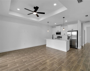330 Gordon Avenue S - Photo Thumbnail 4