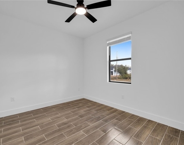 330 Gordon Avenue S - Photo Thumbnail 9