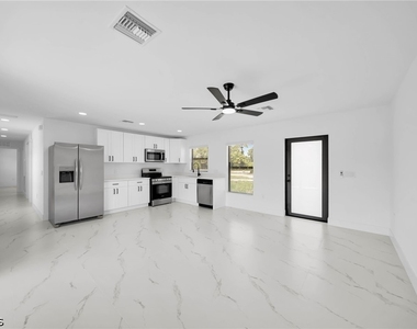 4985 Fairway Ct - Photo Thumbnail 4